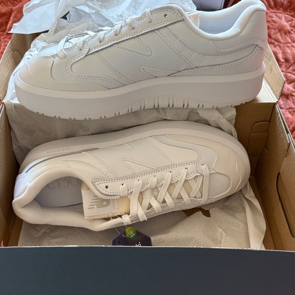New Balance White Sneakers with Ortholite men’s 10, women’s 11